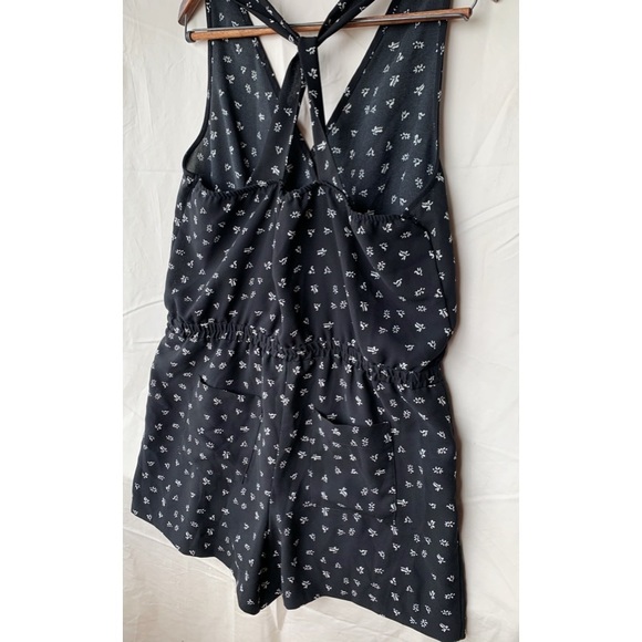 Faux Wrap Floral Criss-Cross Strap Romper - Picture 7 of 10
